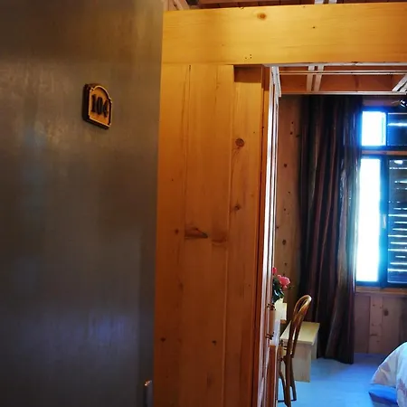 酒店 London 地拉那